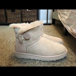 Peach Mini bailey button II boot